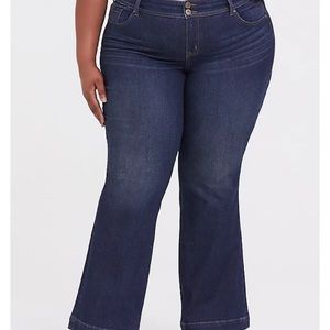 NWT Torrid Flared Jeans Sz 30